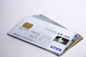 クレジットカードのサインは英語・日本語？正しい書き方を解説します